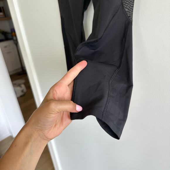 Lululemon Mesh Detail Zipper Pockets Cropped Leggings Black 10 - Picture 4 of 9
